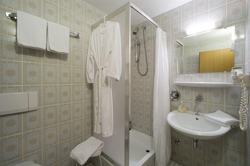 Landhotel Sauerlaender Hof Еслое Екстер'єр фото