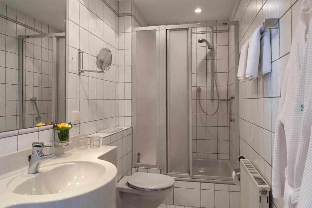 Landhotel Sauerlaender Hof Еслое Екстер'єр фото