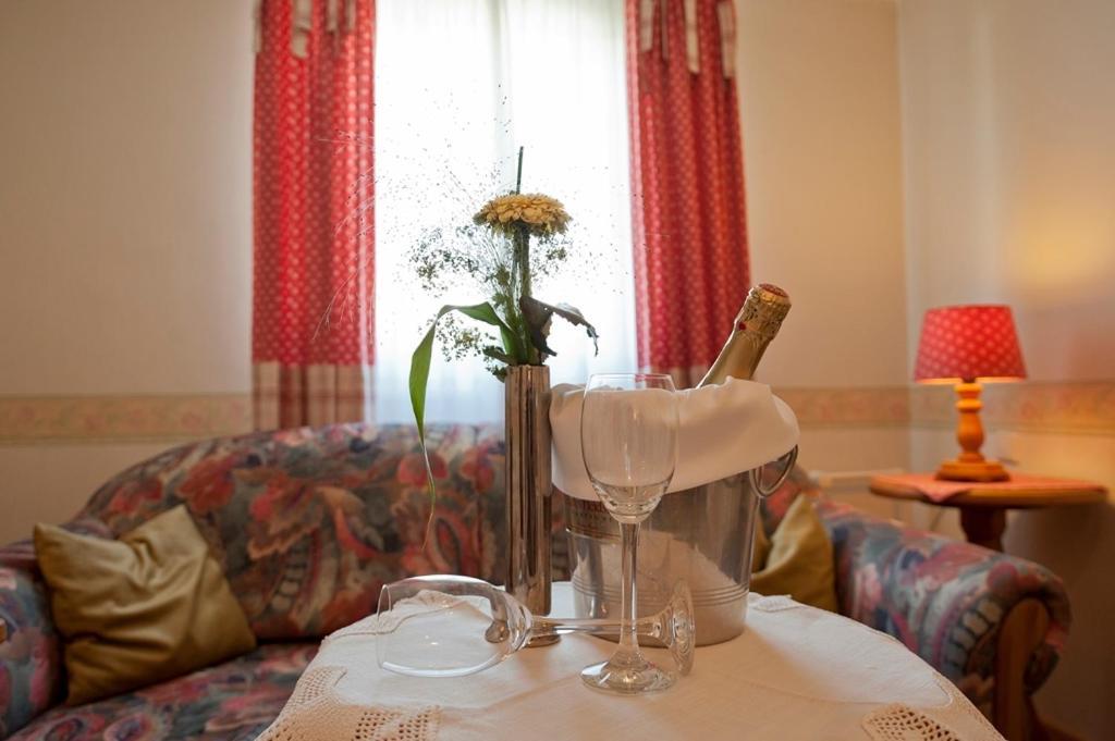 Landhotel Sauerlaender Hof Еслое Номер фото