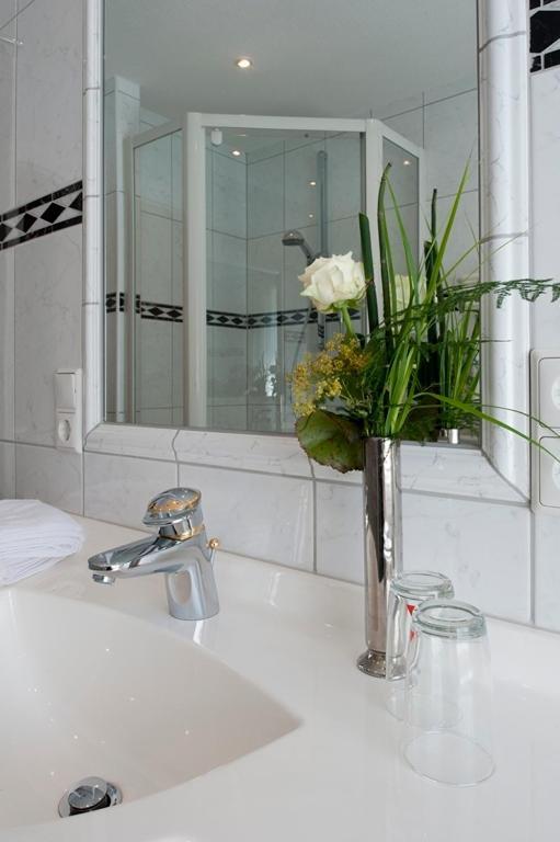 Landhotel Sauerlaender Hof Еслое Номер фото