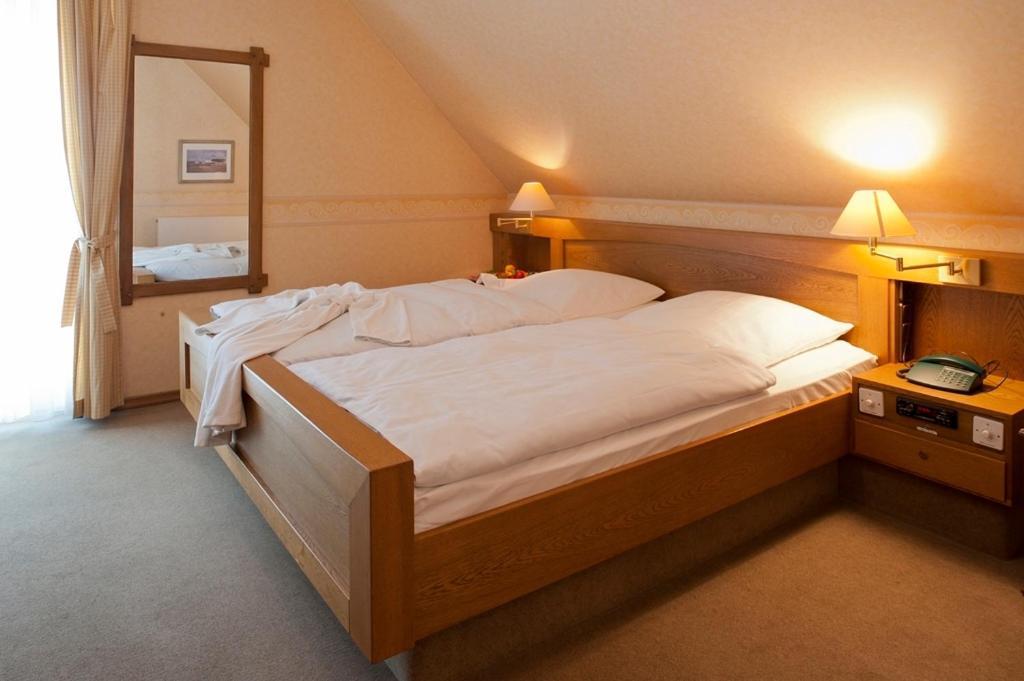 Landhotel Sauerlaender Hof Еслое Номер фото