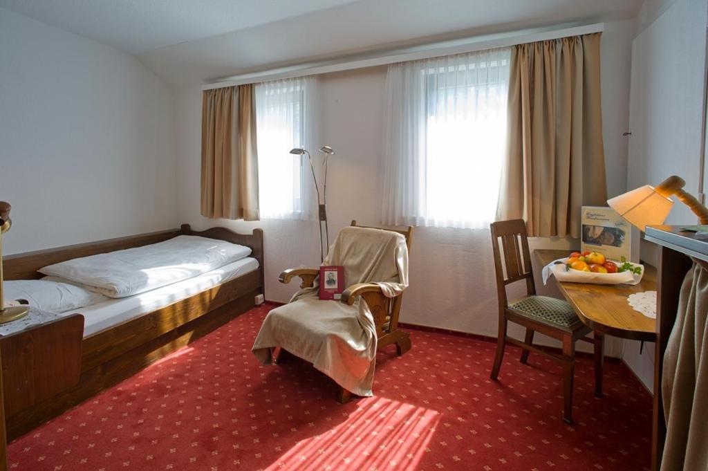 Landhotel Sauerlaender Hof Еслое Номер фото